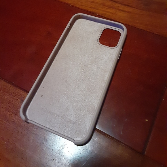 iPhone 11 case - Picture 3 of 3